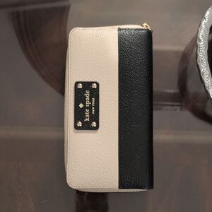 Kate Spade Wellesly Neda Black and Cream Colorblock Zip-Around Wallet